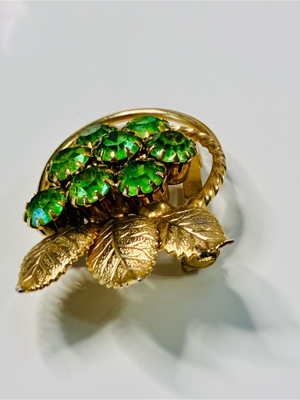 Gold-Tone Leaf Brooch with Bright Green Stones VTG Retro - Picture 3 of 8